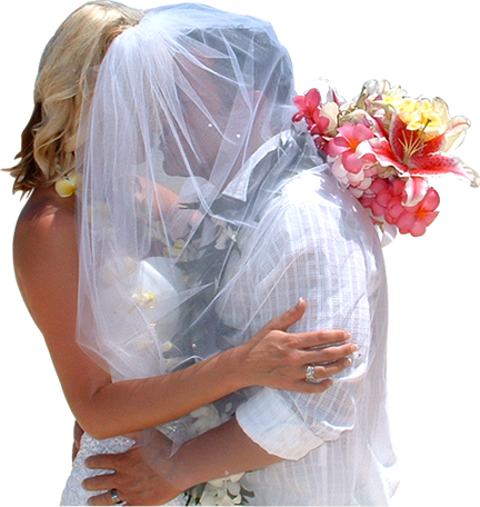 kissing under the viel at lanikai beach